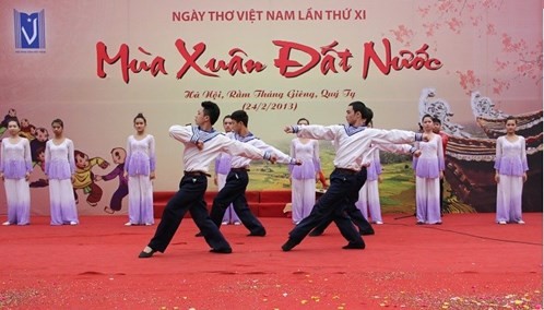 12th Vietnamese Poetry Day promises changes  - ảnh 1